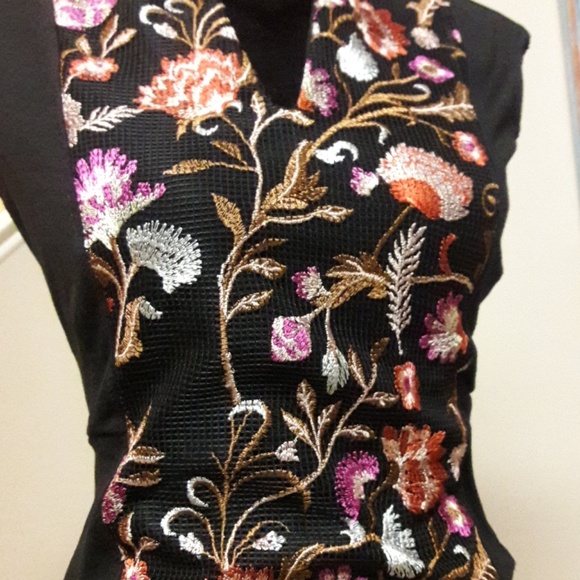 New York & Company/ Sleeveless/ Floral/Knit Top - Picture 4 of 8